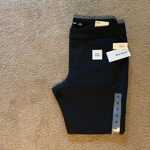 Old Navy black pixie pants. Size 12. NWT.